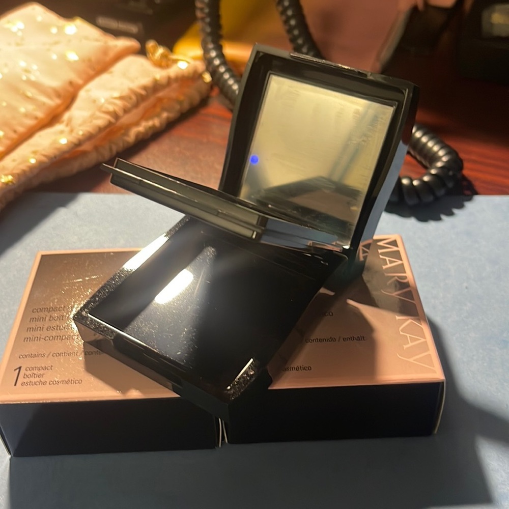Mary Kay compact mini